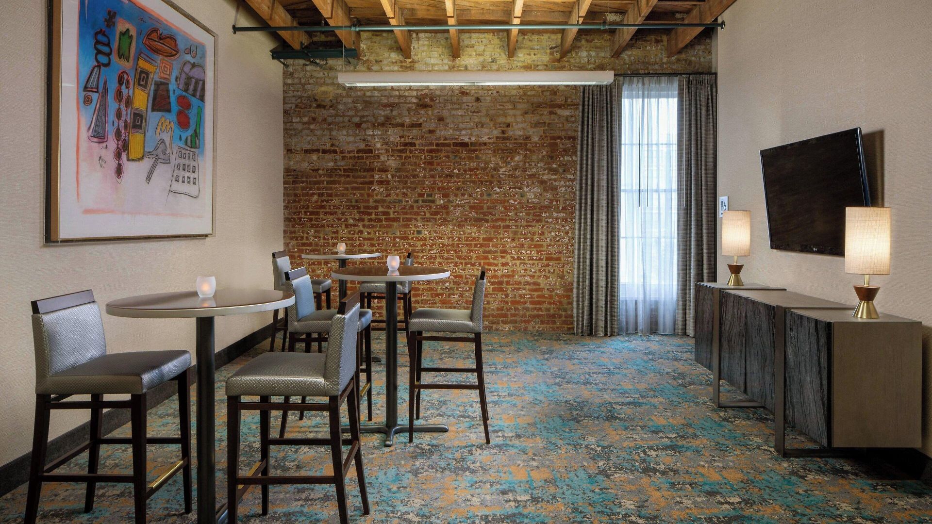 Courtyard By Marriott Warehouse Arts District 3*