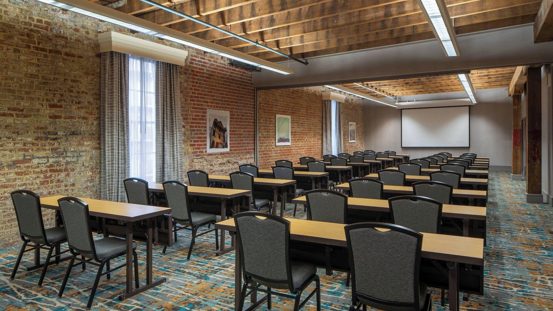Courtyard By Marriott Warehouse Arts District 3*
