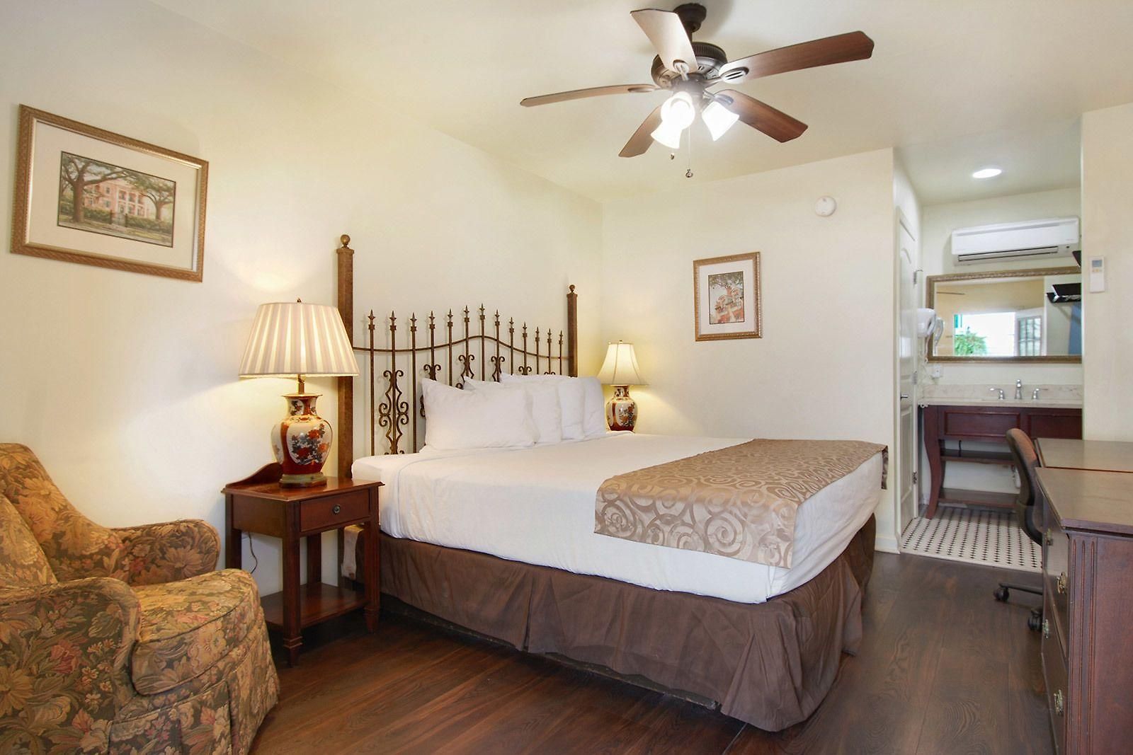 Historic Mardi Gras Inn 3*