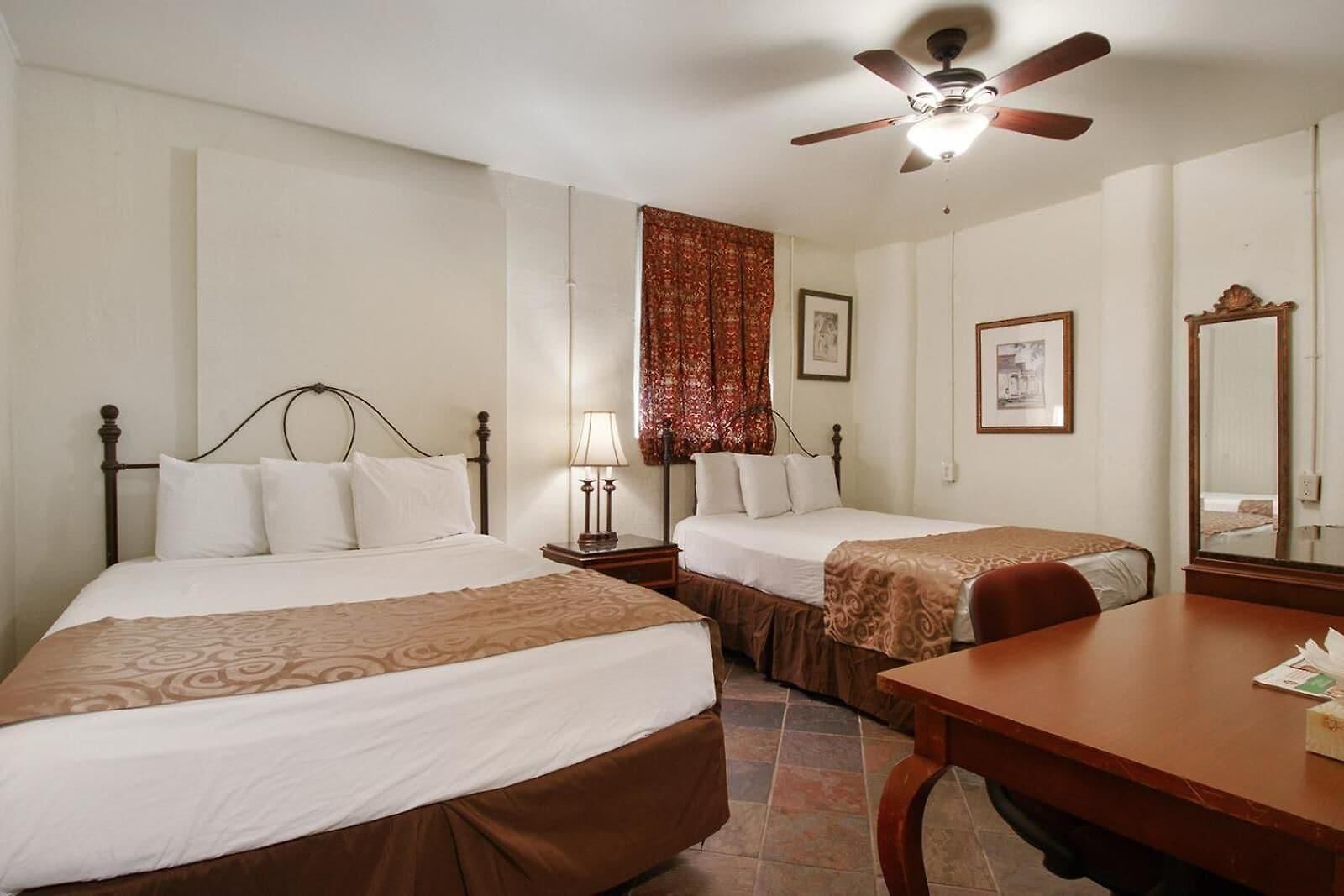 Historic Mardi Gras Inn 3*