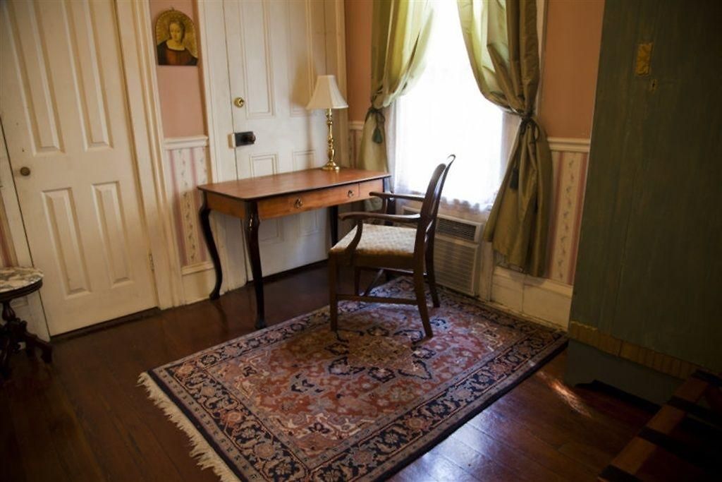 Fairchild House 3*