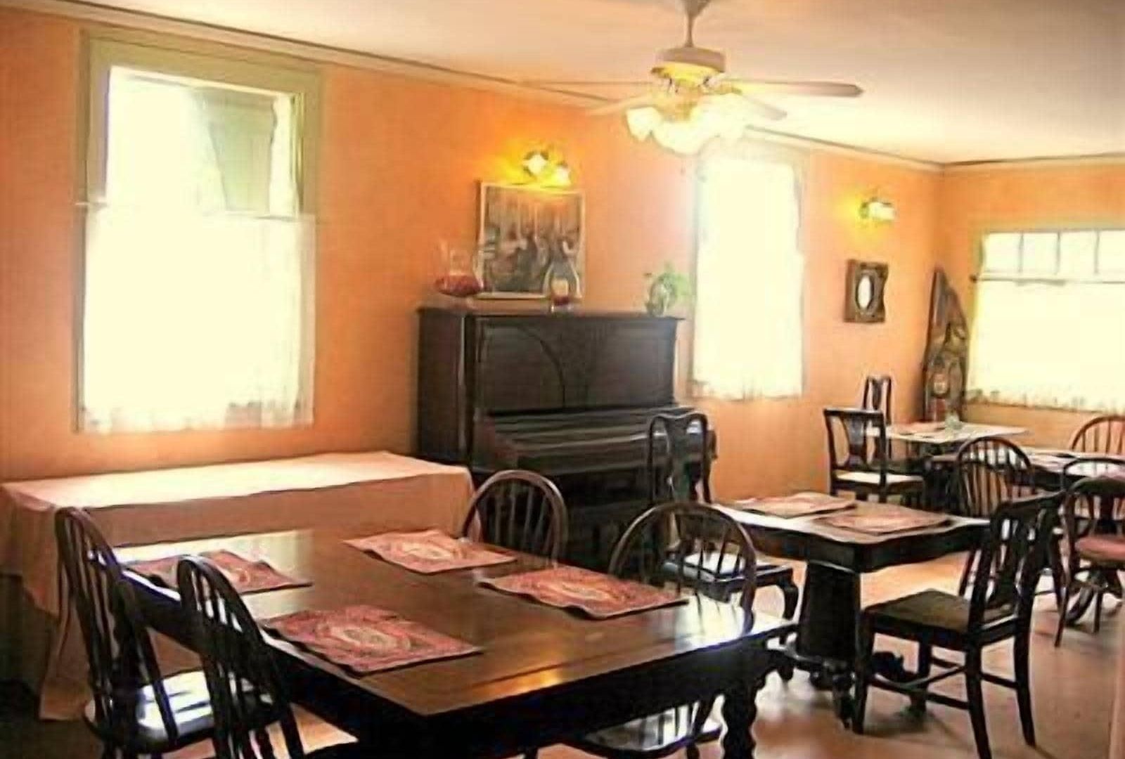 Bed & Breakfast Fairchild House 3*