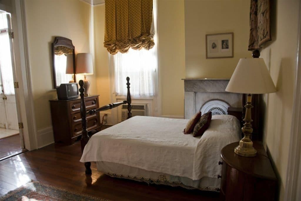 Fairchild House 3*