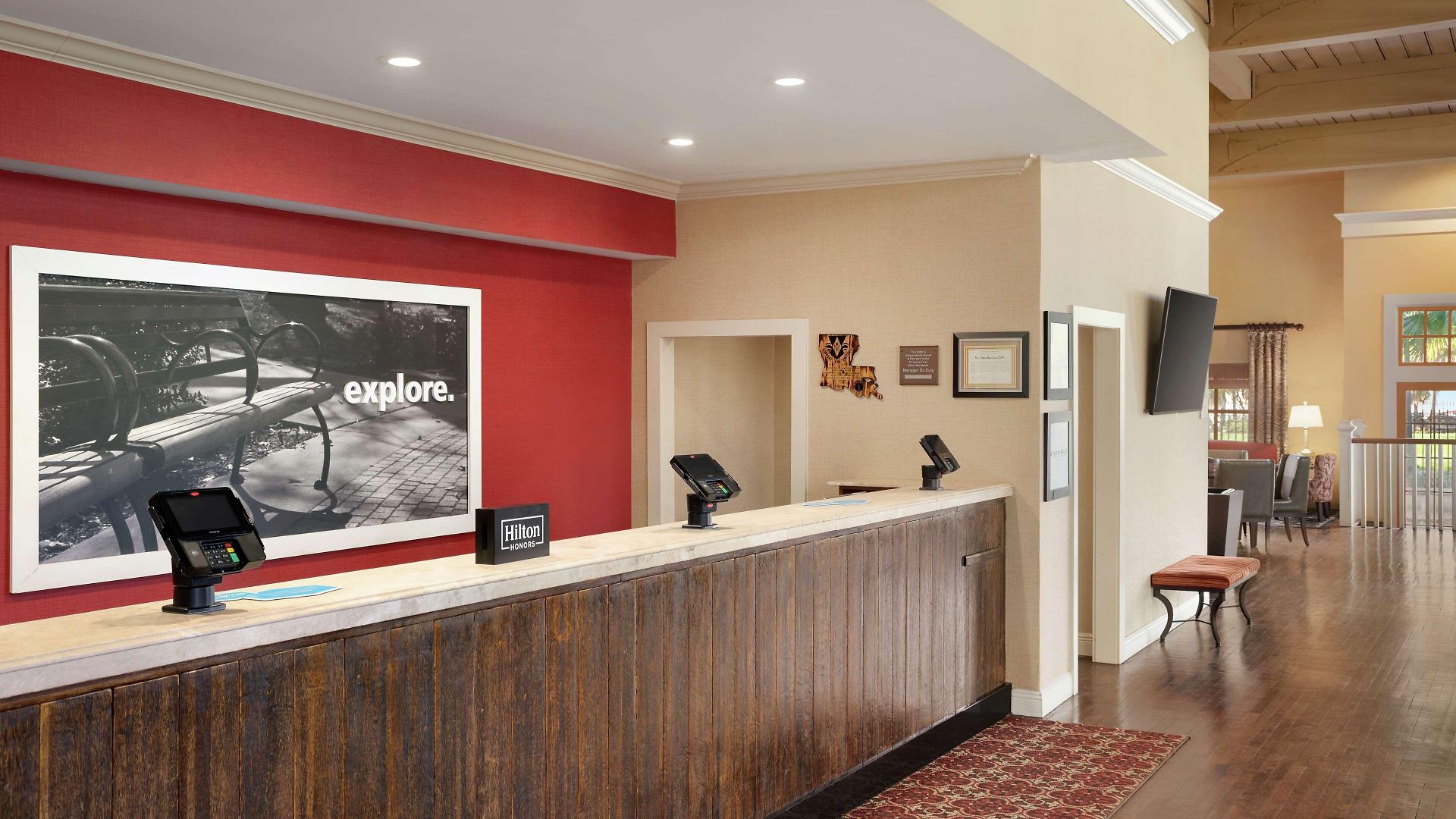 Hampton And Convention Center 3*