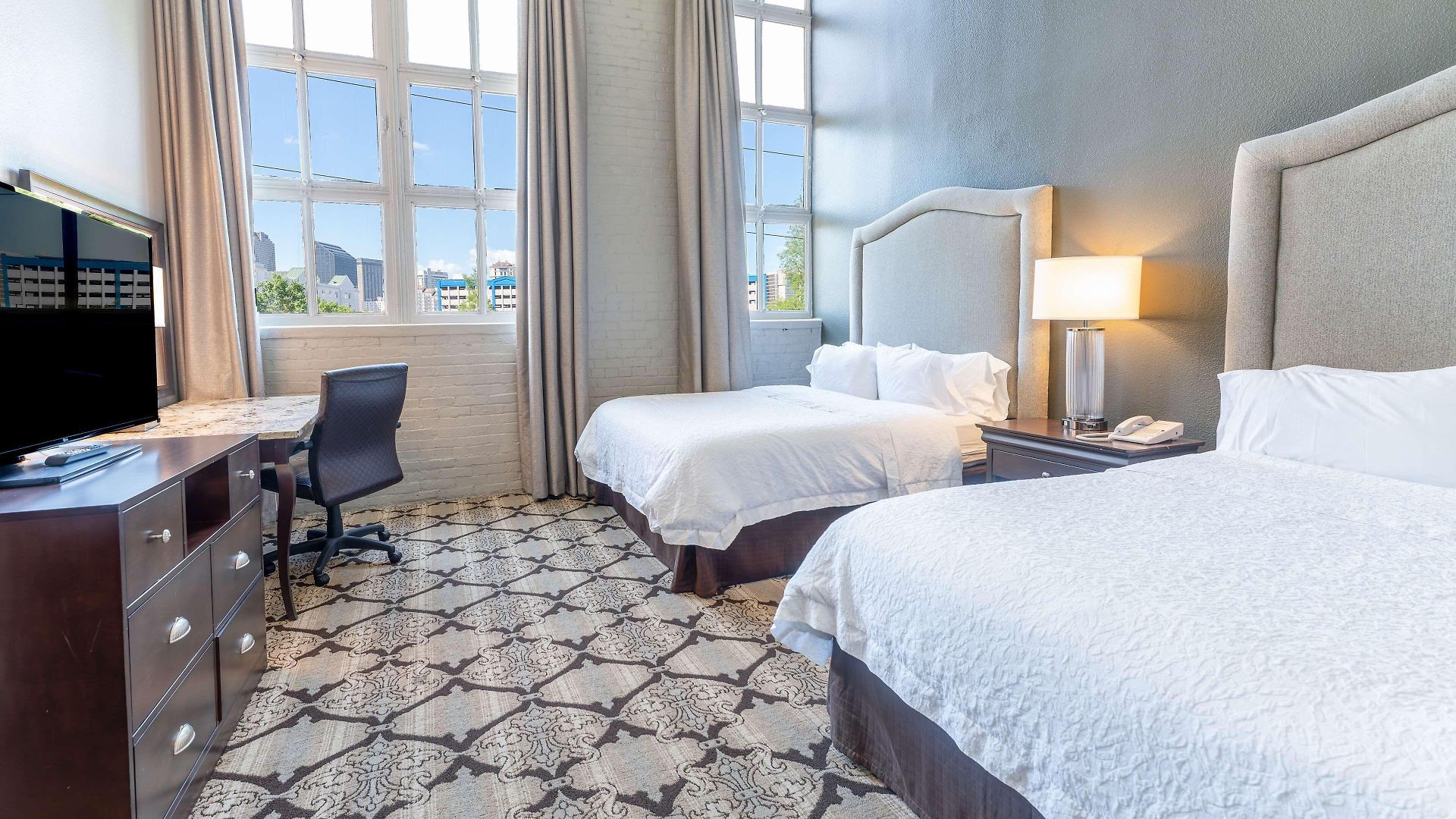 Hampton And Convention Center Hotel 3*