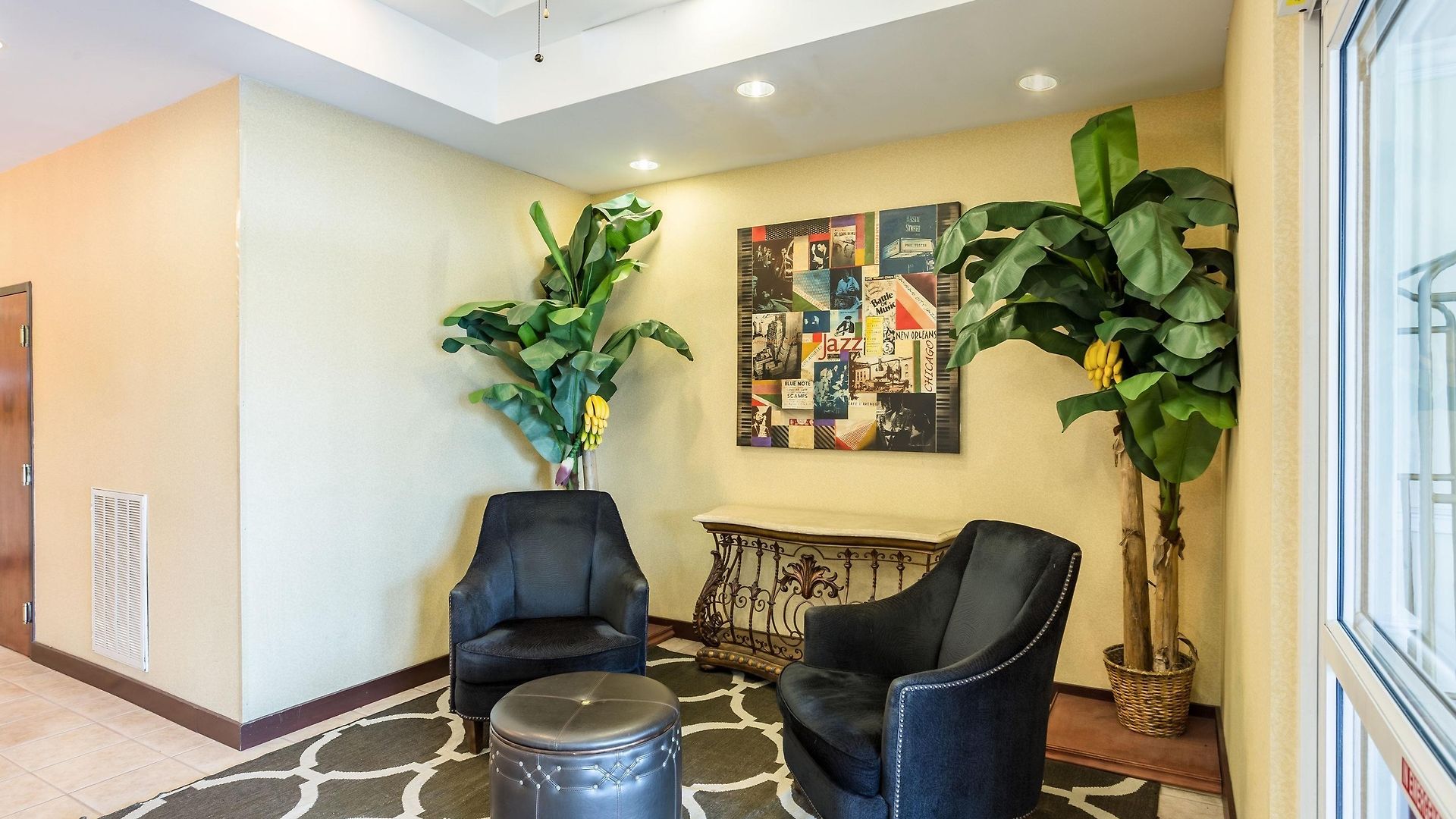 Hotel Comfort East 4*