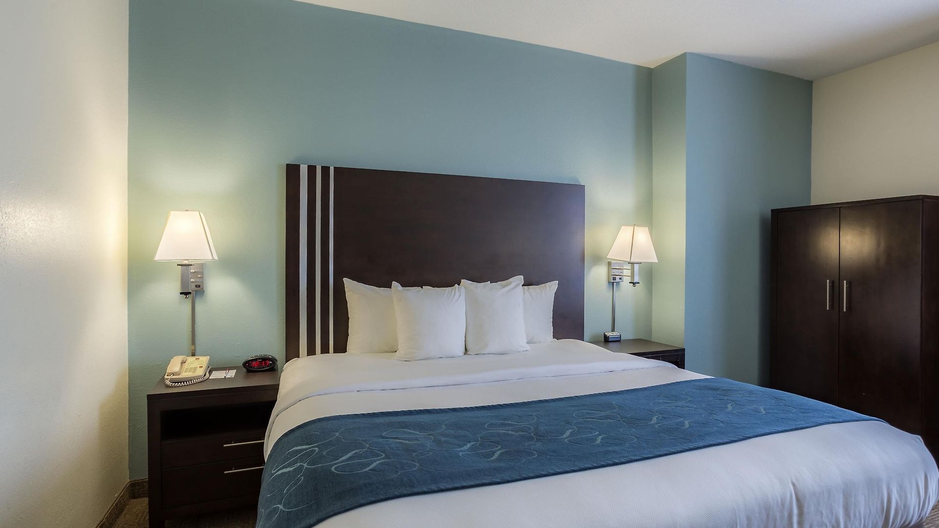 Hotel Comfort East 4*