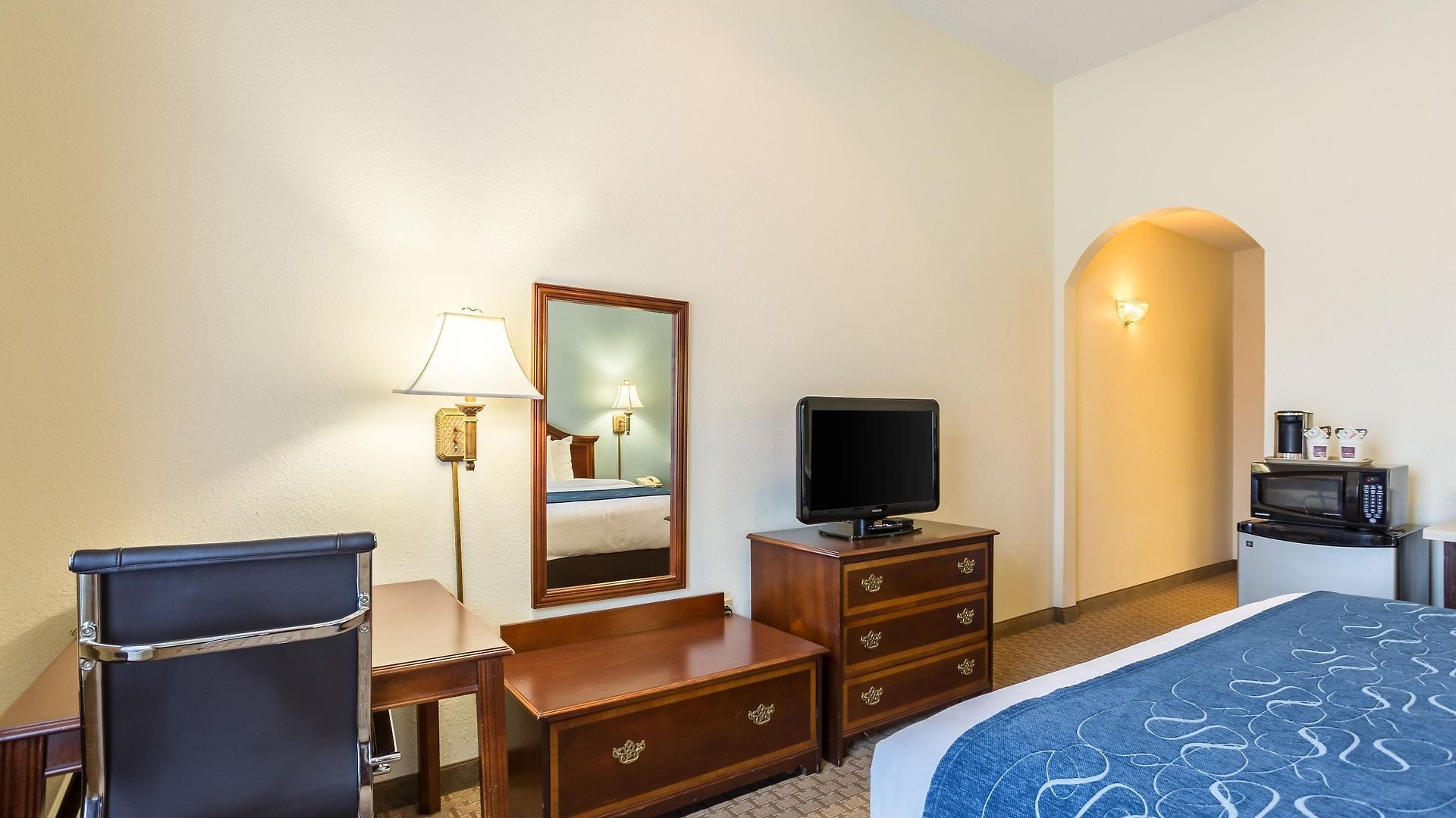 Hotel Comfort East 4*