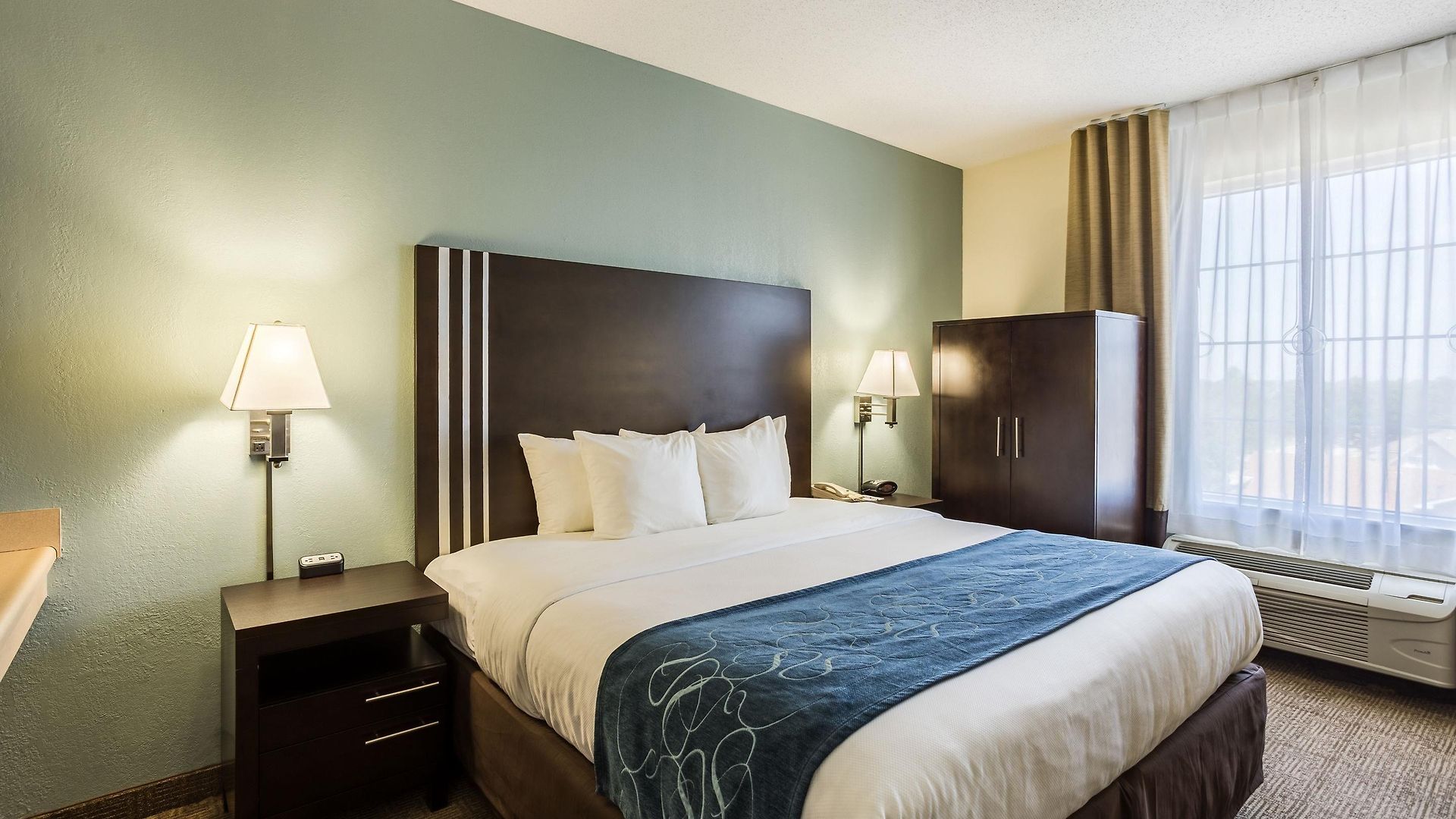 Hotel Comfort East 4*