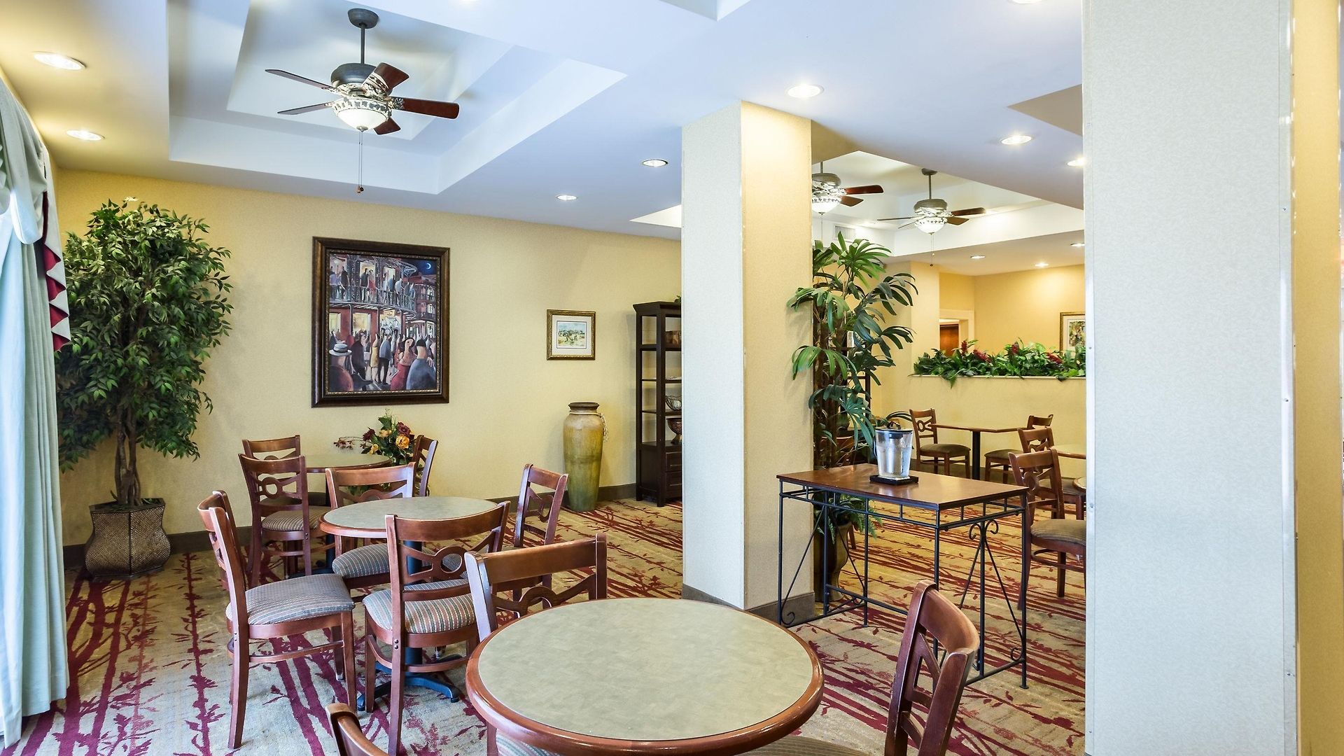 Hotel Comfort East 4*