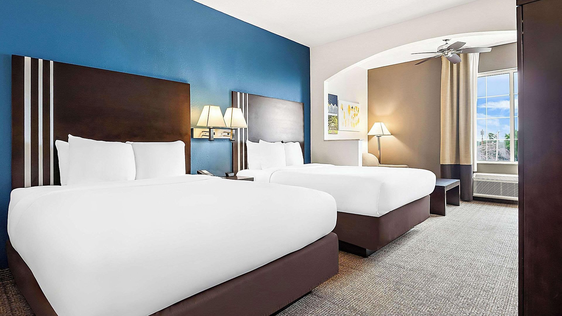 Hotel Comfort East 4*