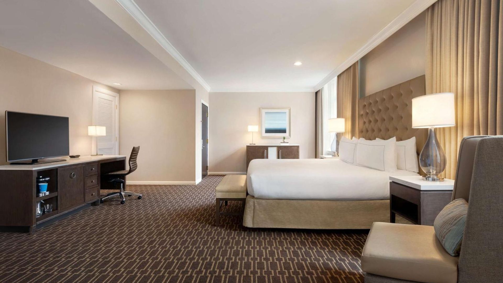 Hilton / St. Charles Avenue 4*