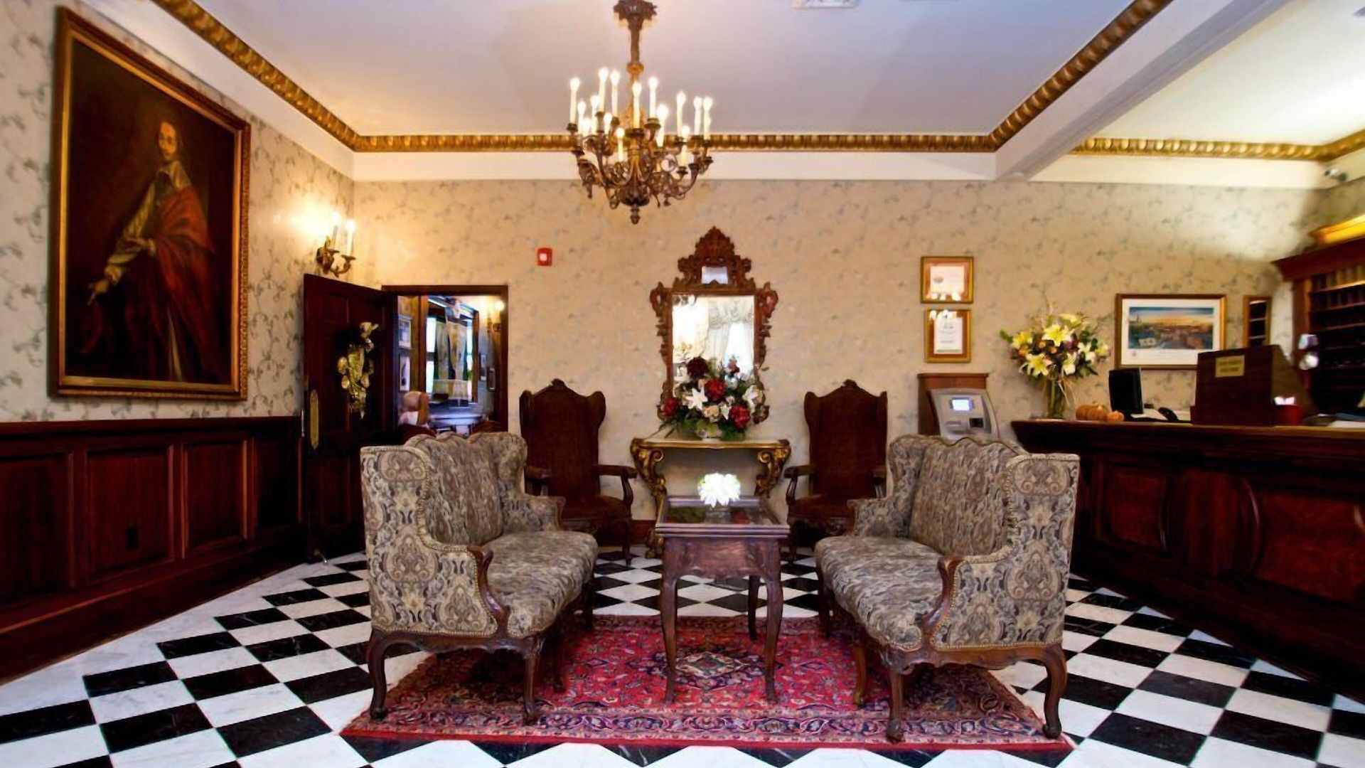 Inn Le Richelieu In The French Quarter New Orleans