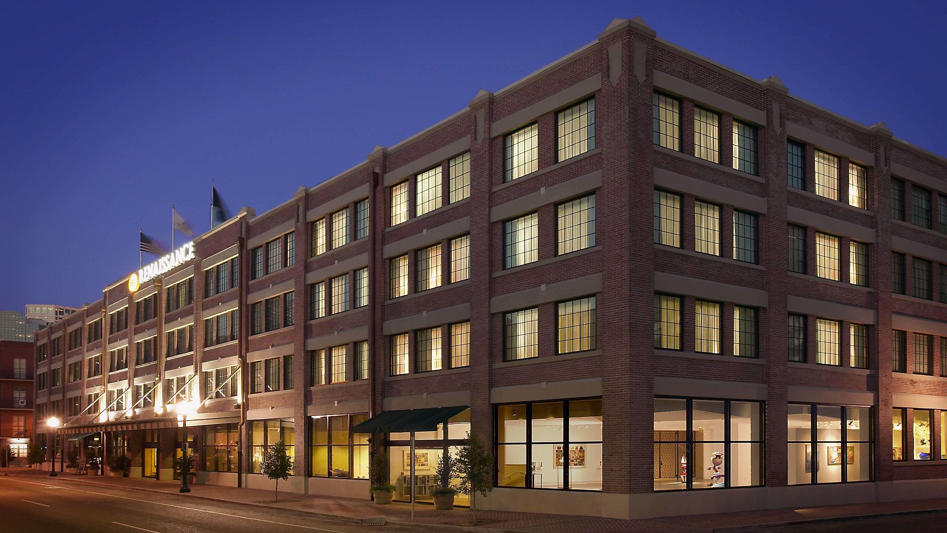 Hotel Renaissance Arts Warehouse District 4*