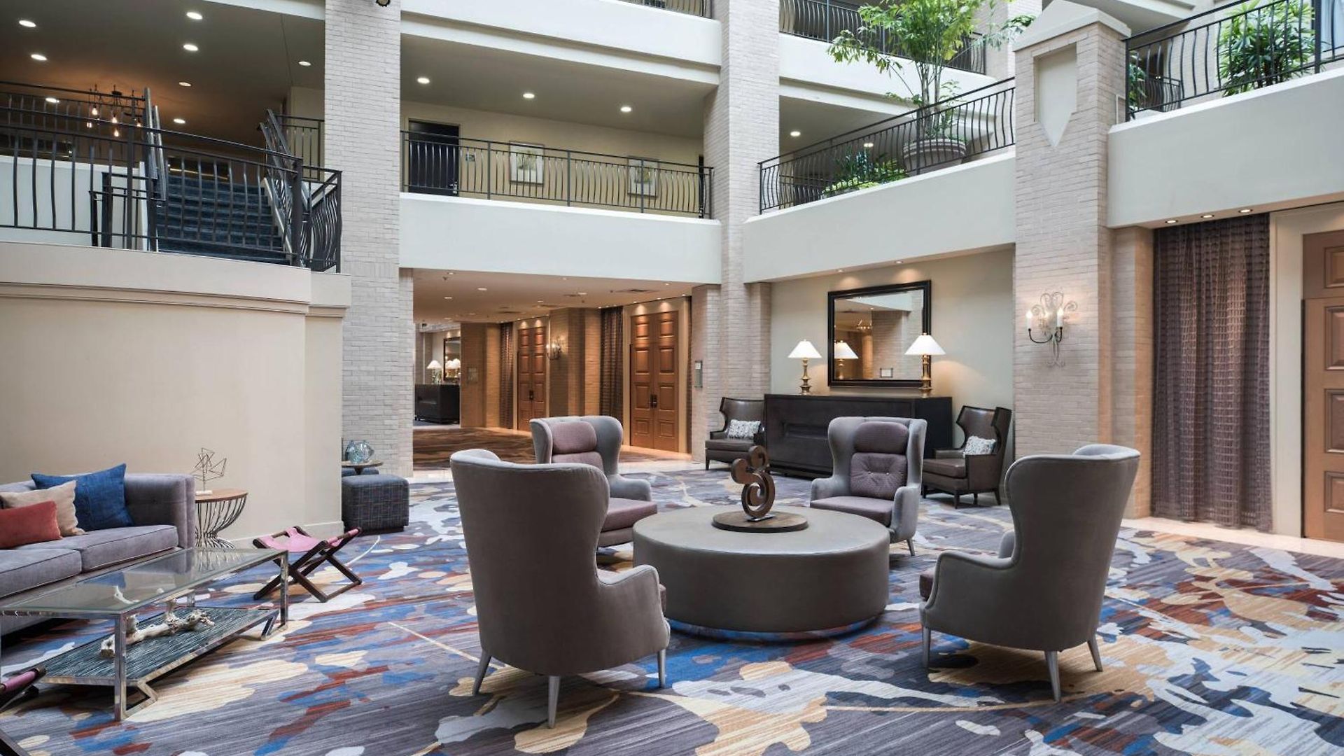 Hotel Renaissance Arts Warehouse District 4*