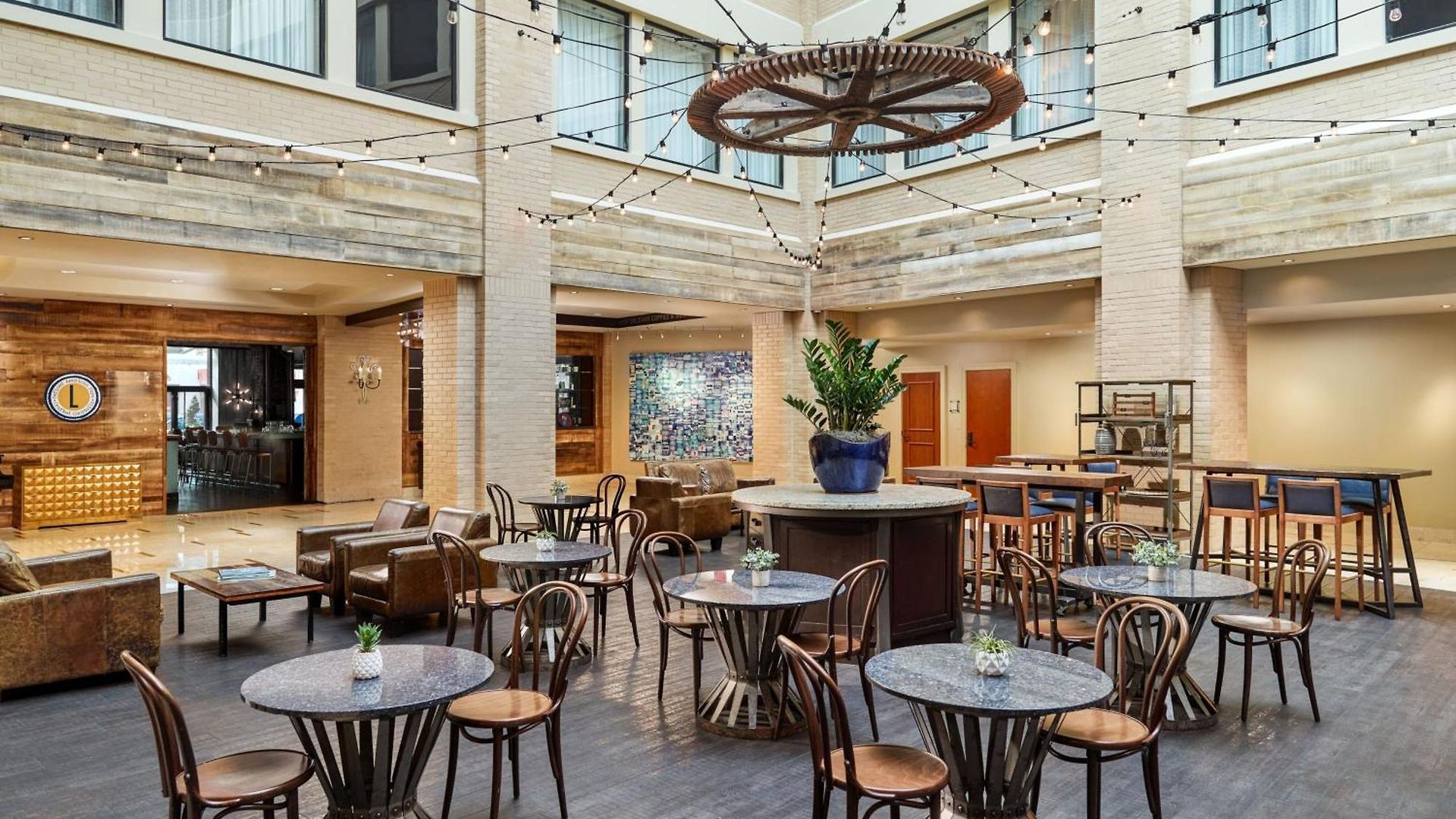 Renaissance Arts Warehouse District Hotel
