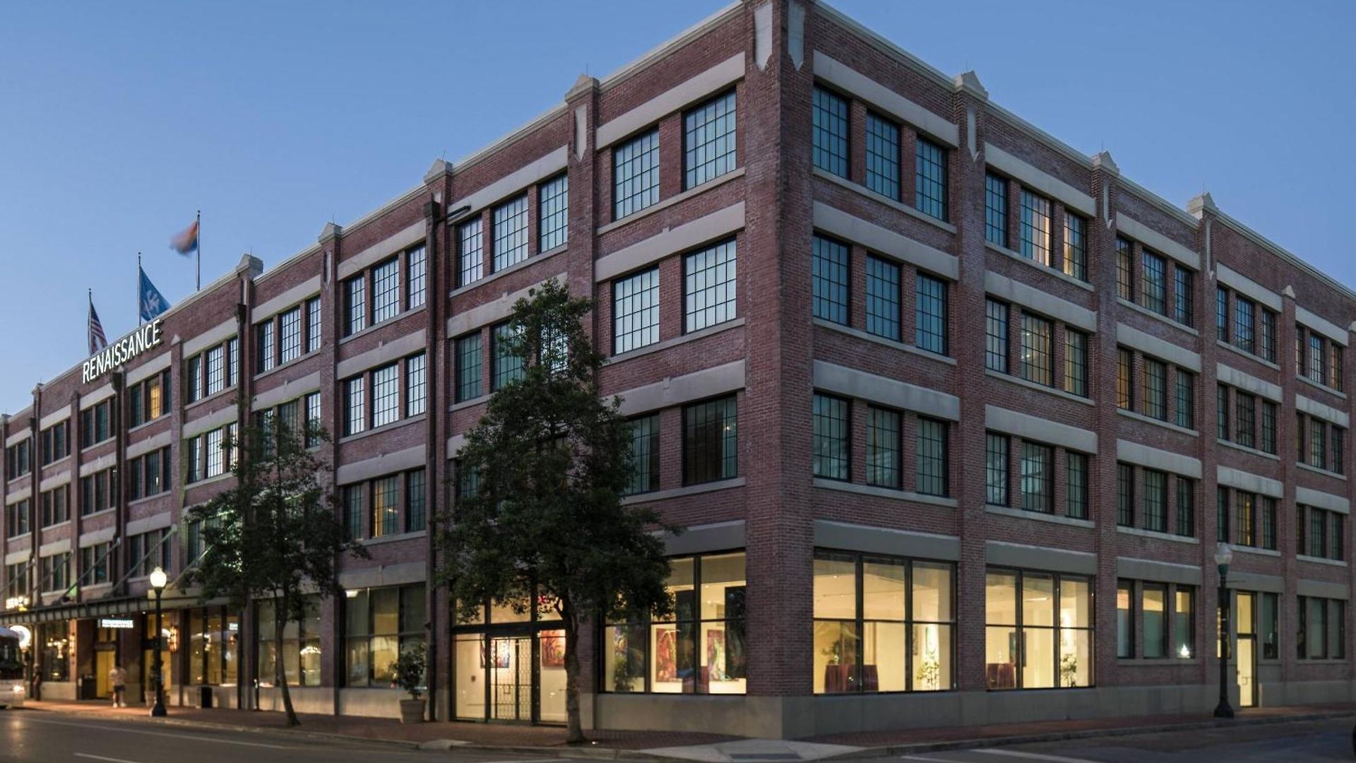 Hotel Renaissance Arts Warehouse District 4*
