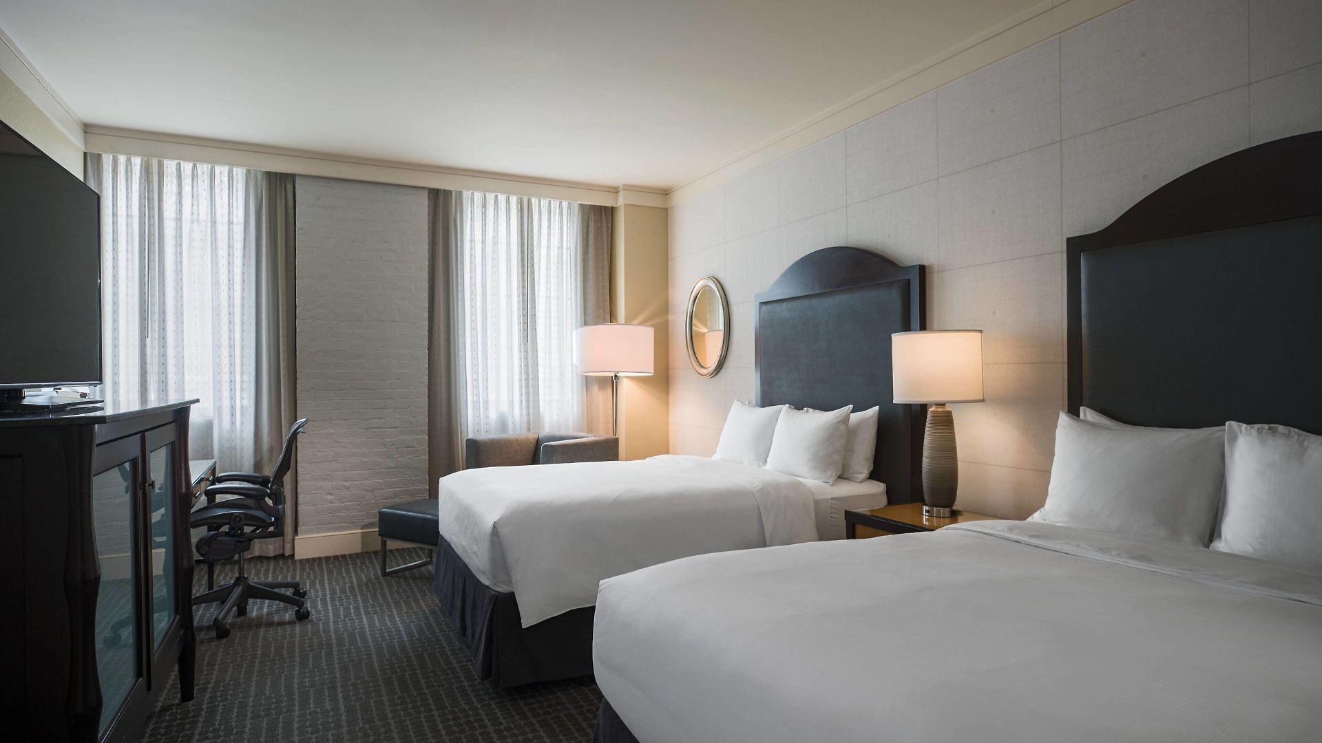 Hotel Renaissance Arts Warehouse District 4*