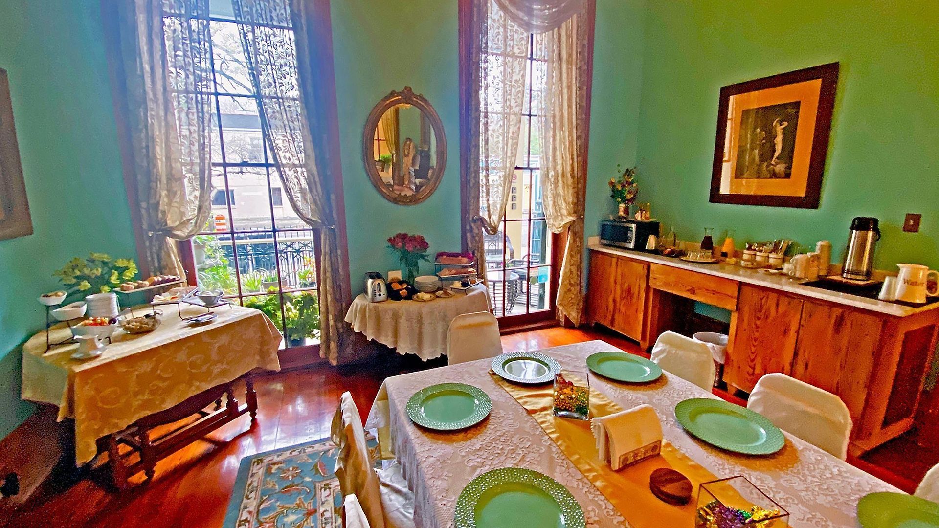 Parisian Courtyard Bed & Breakfast New Orleans