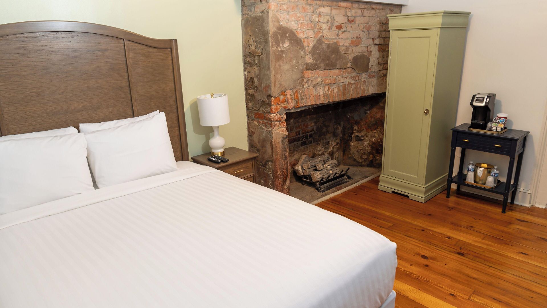 On St. Ann, A French Quarter 3* New Orleans