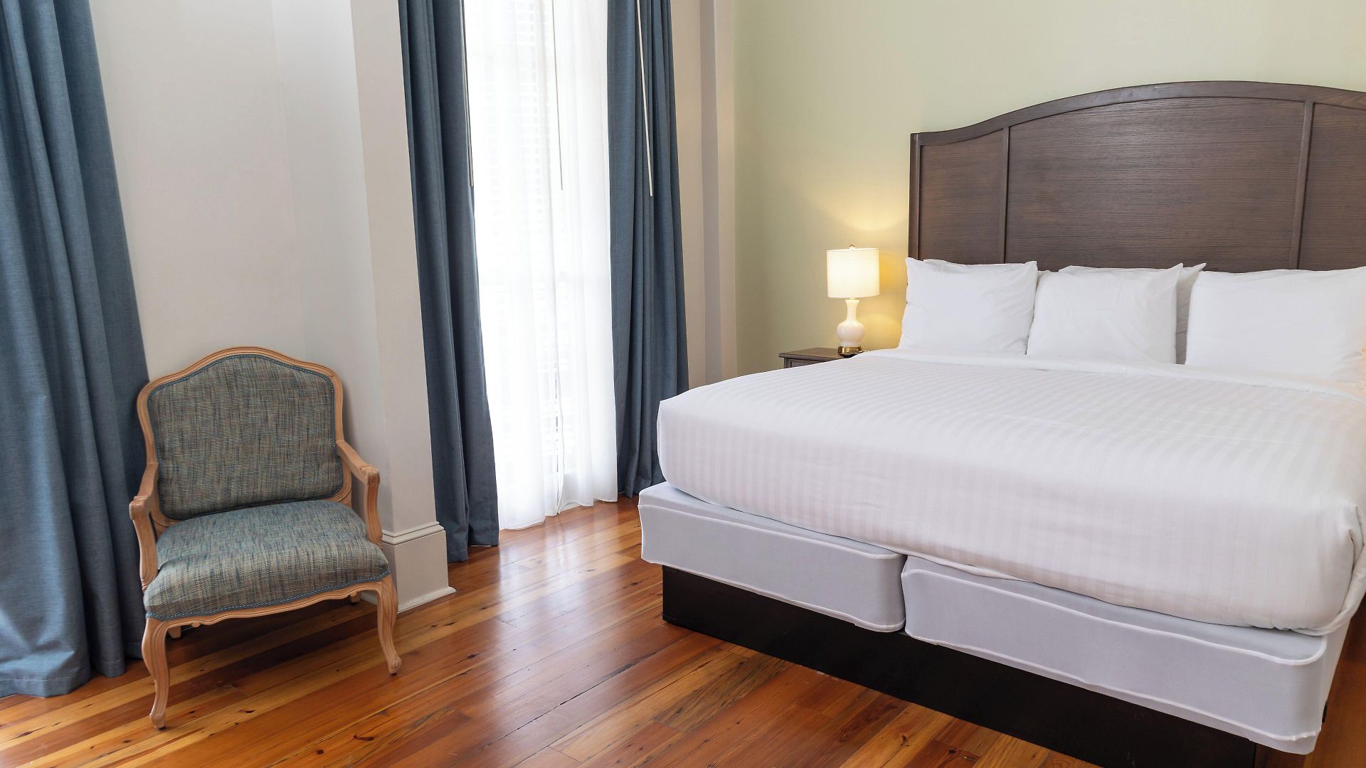On St. Ann, A French Quarter 3* New Orleans