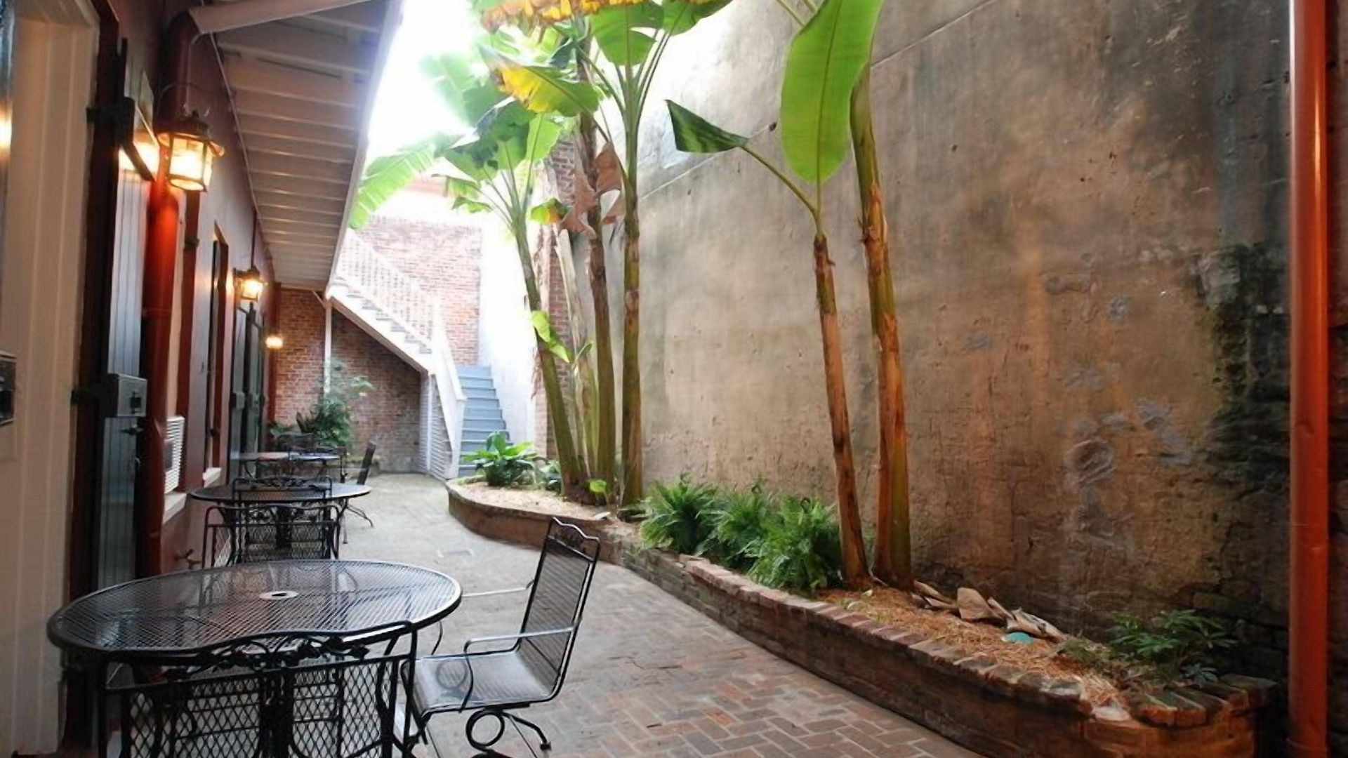 On St. Peter, A French Quarter 3* New Orleans