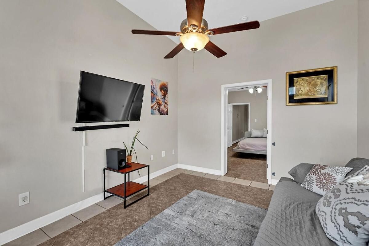 Classic Nola In Cozy 2br Shotgun
