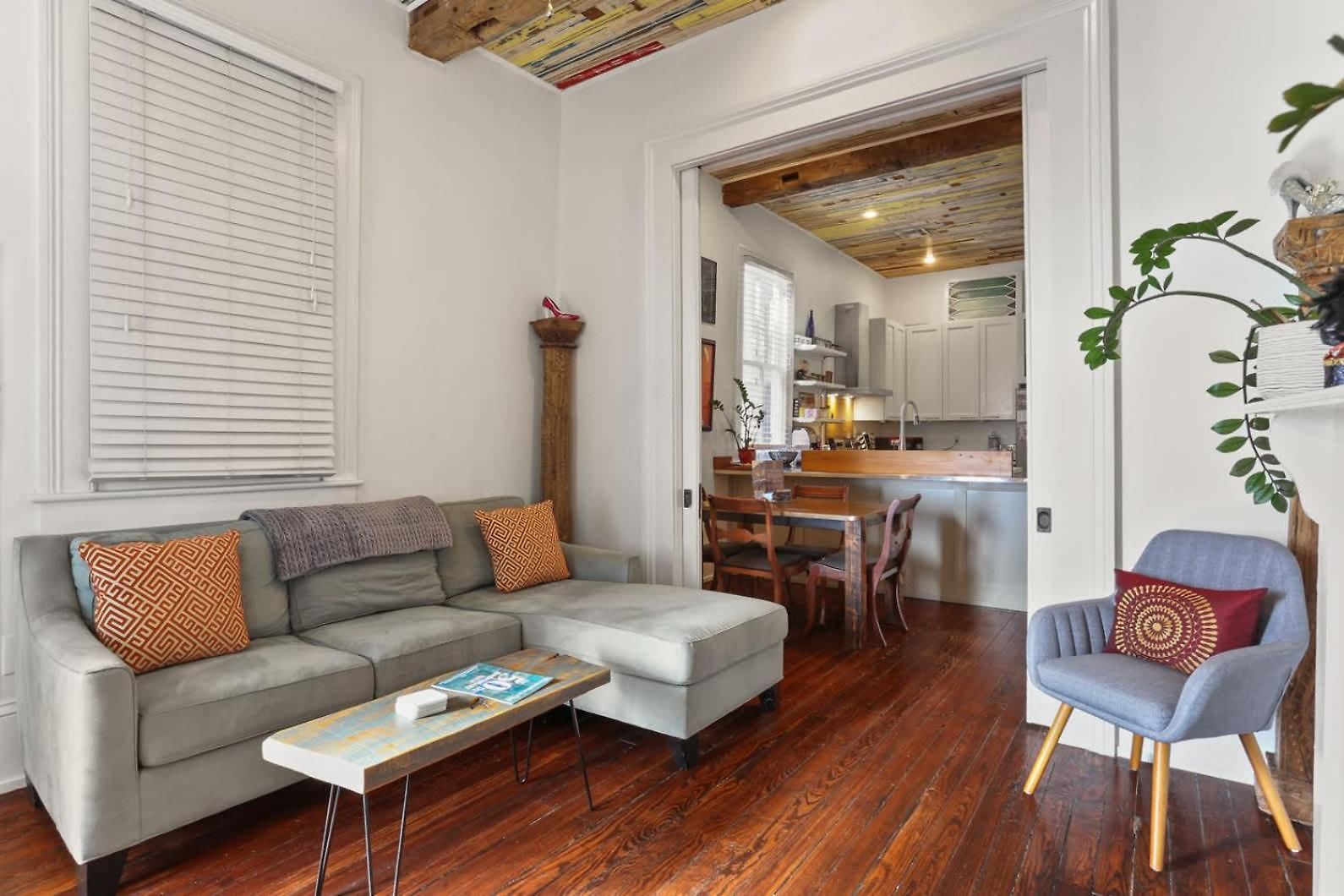 Heart Of Midcity Front Porch 3bd 2 Bath Streetcar Holiday home New Orleans