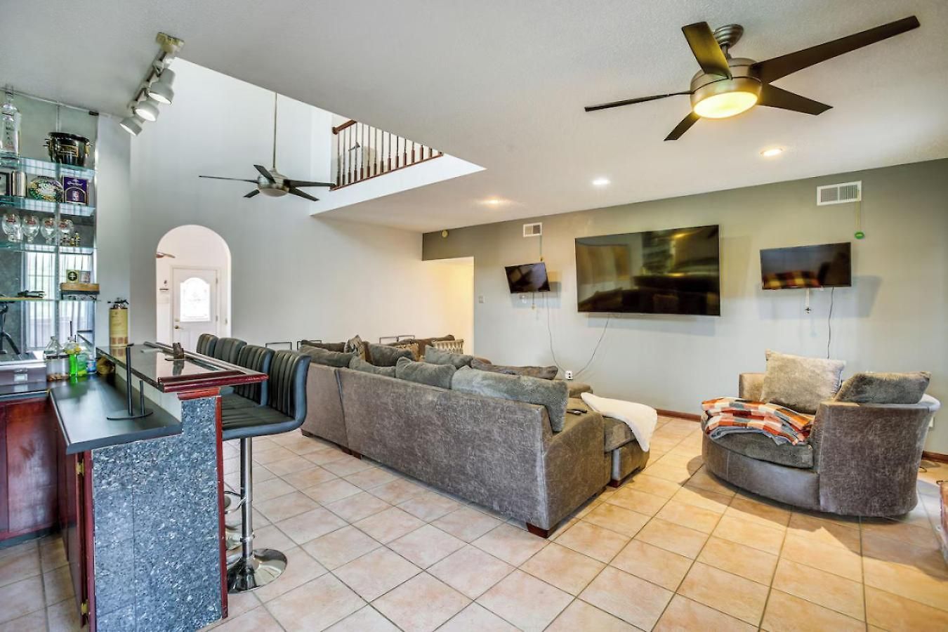Peaceful 4br - Yard, Family Comforts