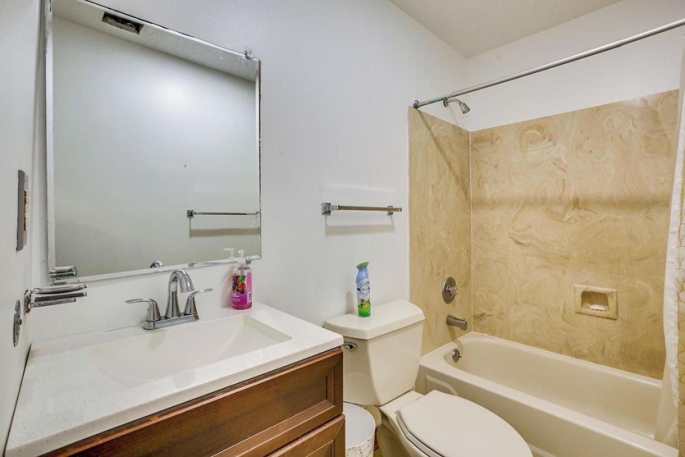 Holiday home Peaceful 4br - Yard, Family Comforts *