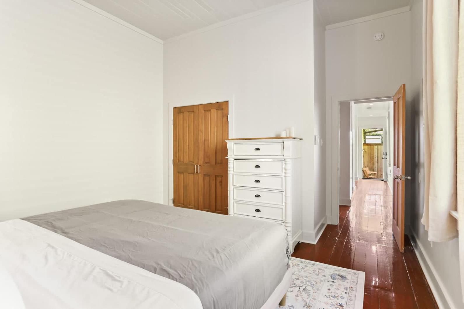 Perfectly Located 1 Bedroom I Uptown - Magazine St * New Orleans