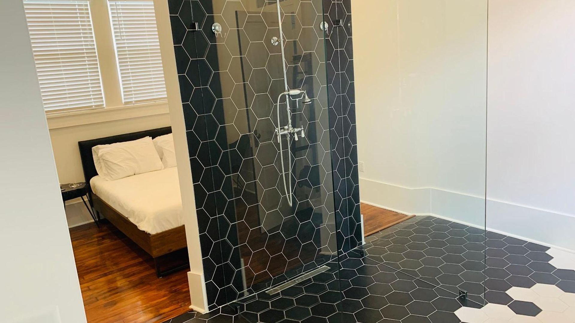 Luxury Spacious - 3 Block Walk To French Quarter Bed & Breakfast