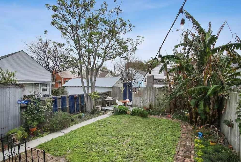 Heart Of Midcity Front Porch 3bd 2 Bath Streetcar Holiday home New Orleans