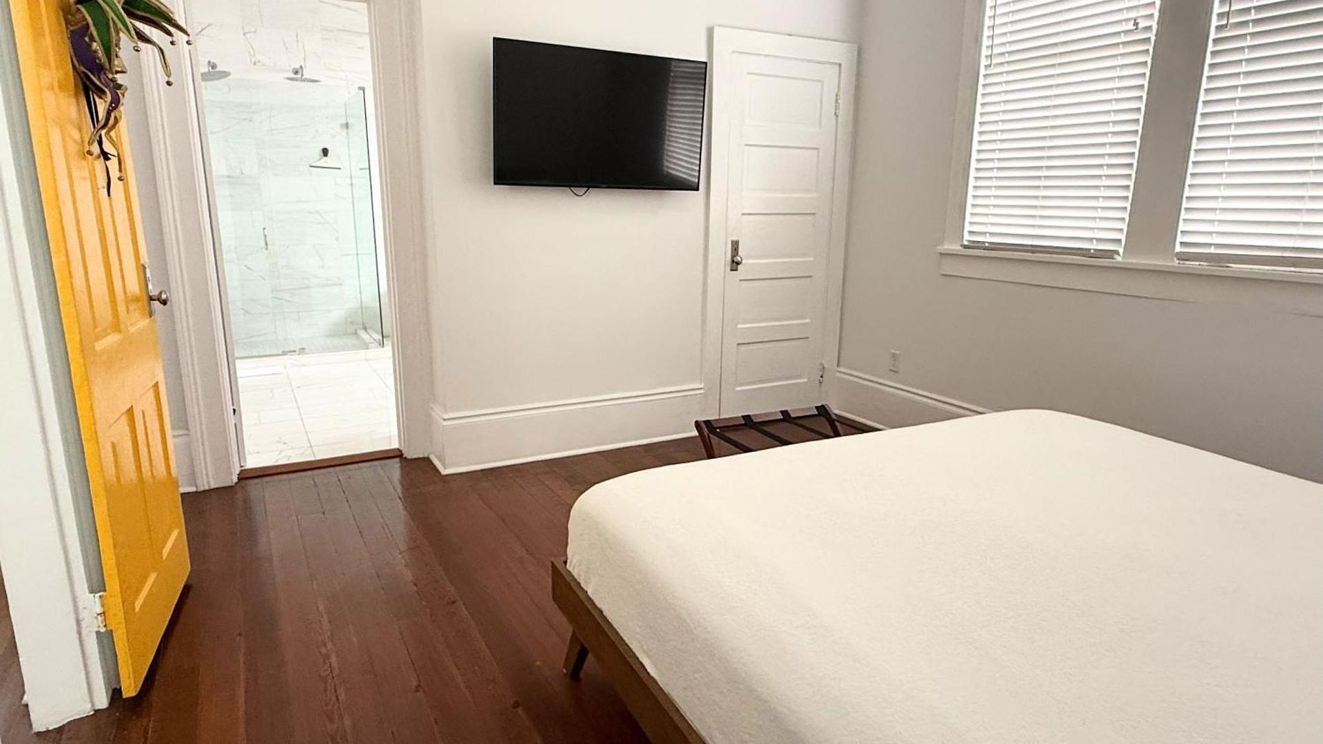 Luxury Spacious - 3 Block Walk To French Quarter Bed & Breakfast