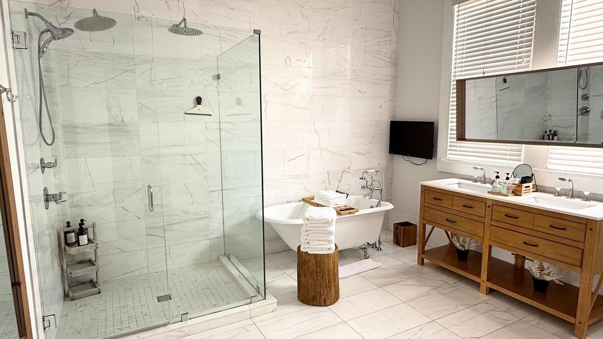 Luxury Spacious - 3 Block Walk To French Quarter Bed & Breakfast *