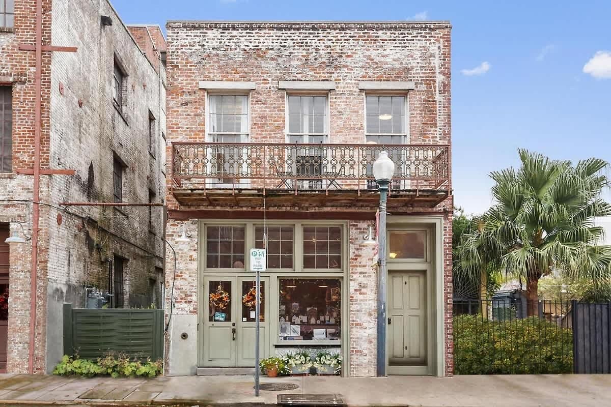 Modern One Bedroom With Balcony Apartment New Orleans
