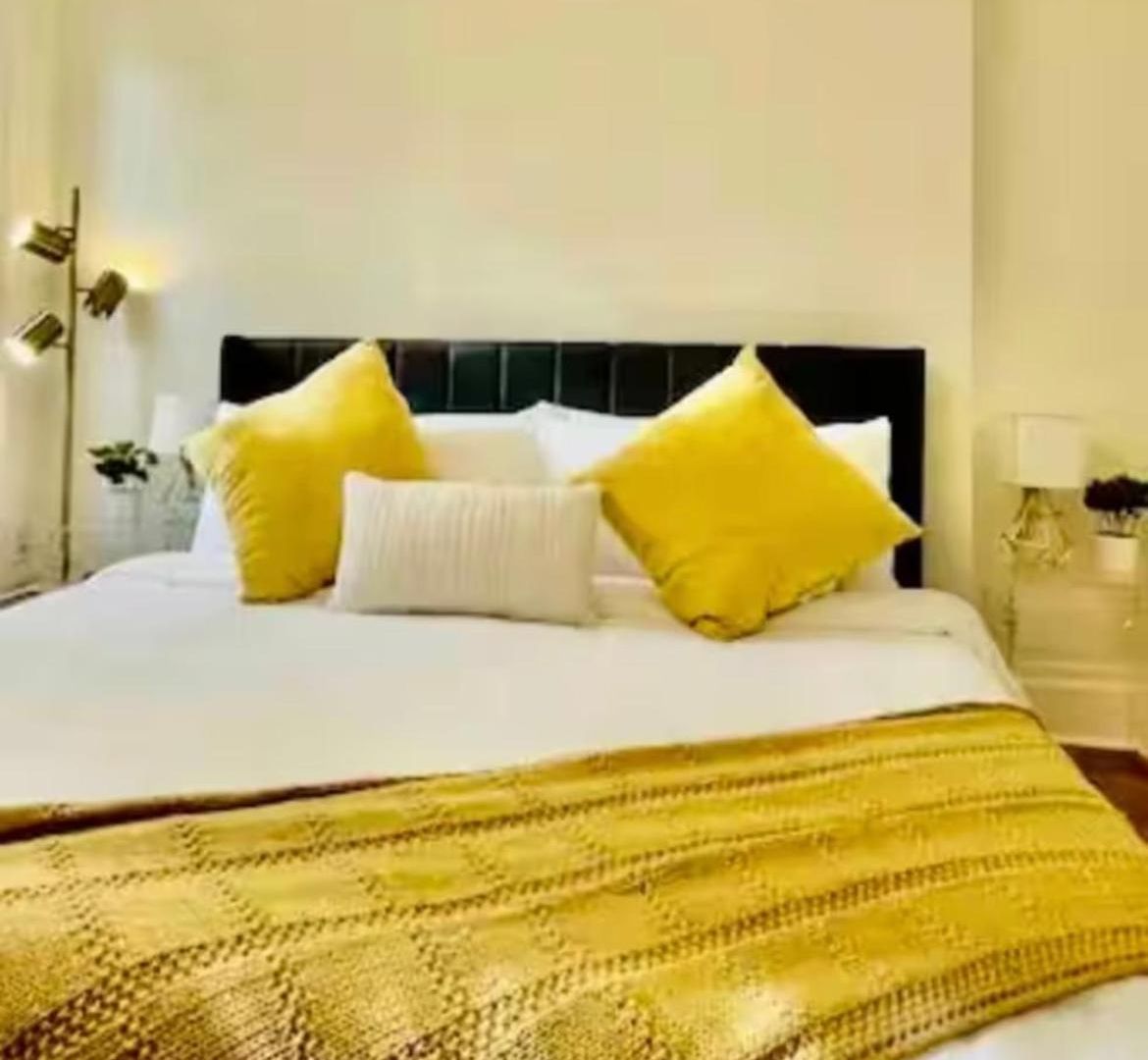 Drop Your Bags In Your 2 Bdrm, 2 Full Bath In French Quarters Prime Location