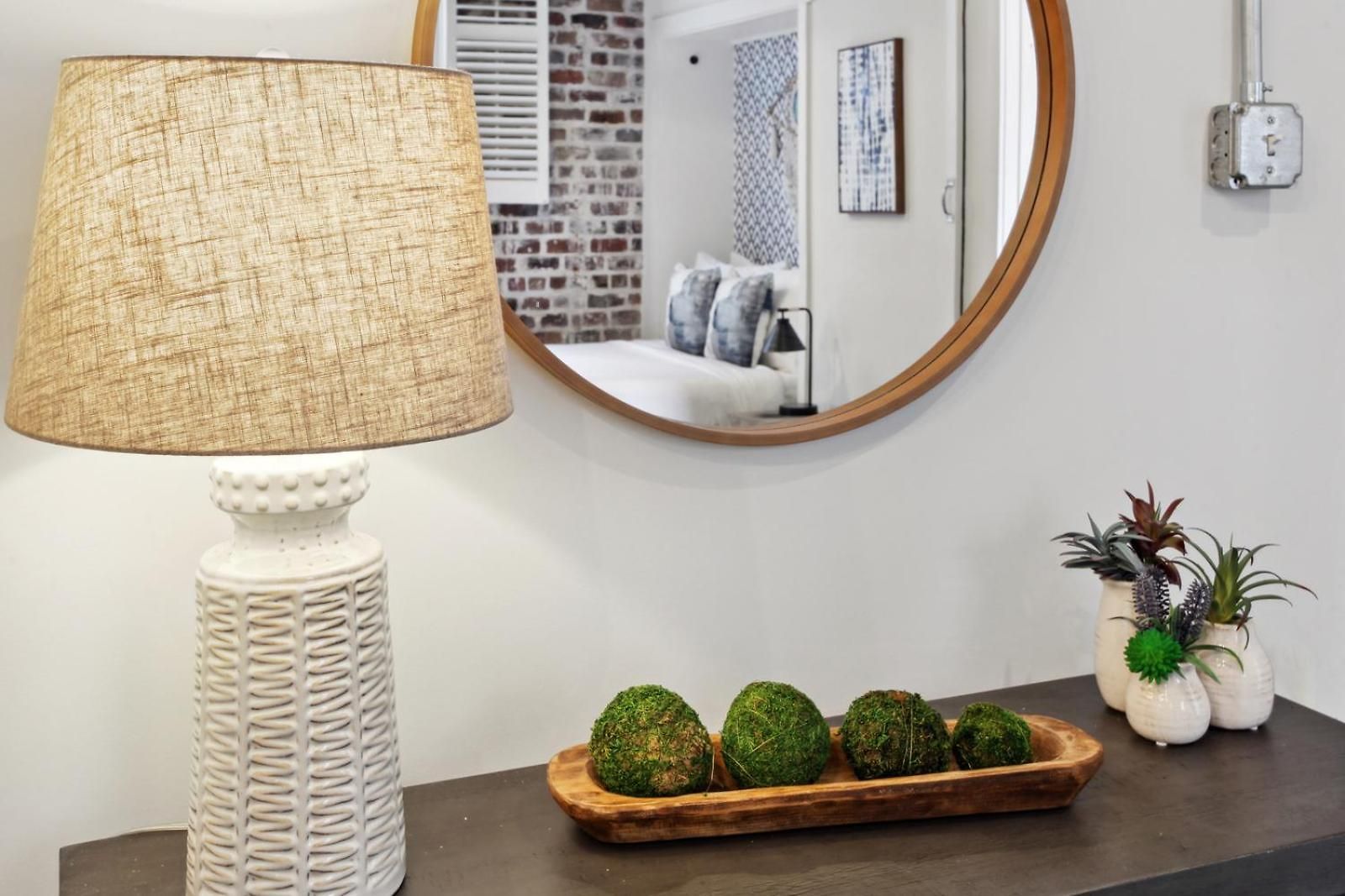 Warehouse District Lovely One Bedroom And Den * New Orleans