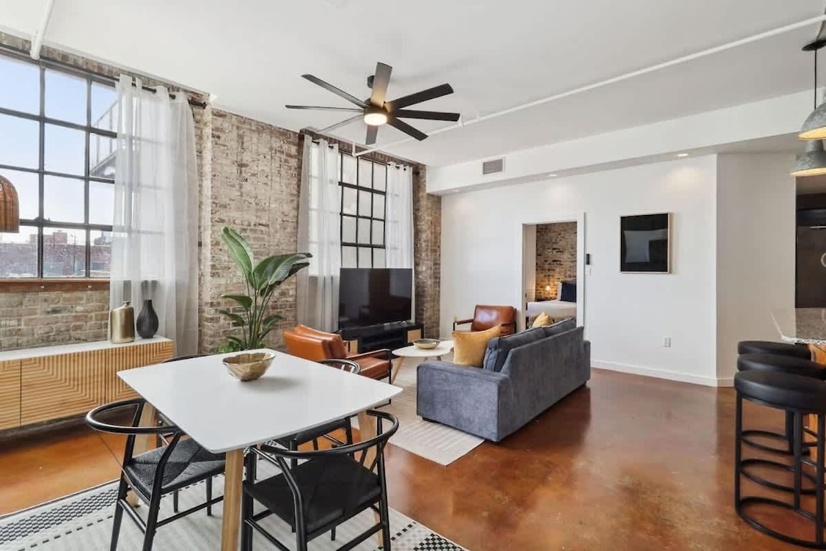 Apartment Stylish Industrial Loft In Warehouse District