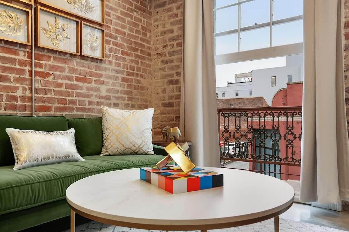 Modern One Bedroom With Balcony * New Orleans
