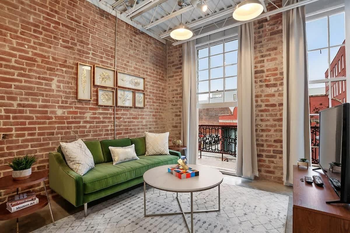 Modern One Bedroom With Balcony New Orleans