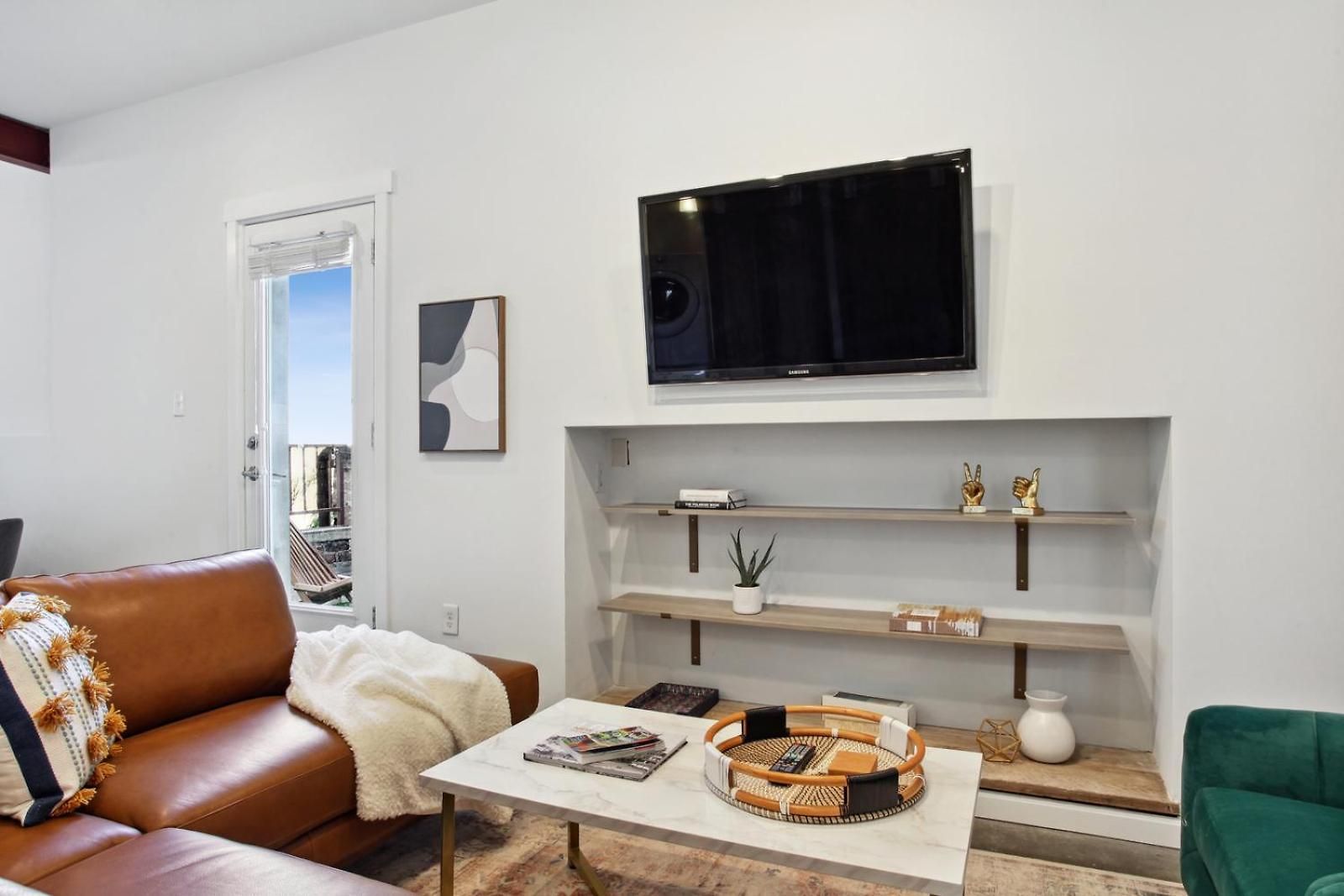 Warehouse District Lovely One Bedroom And Den New Orleans