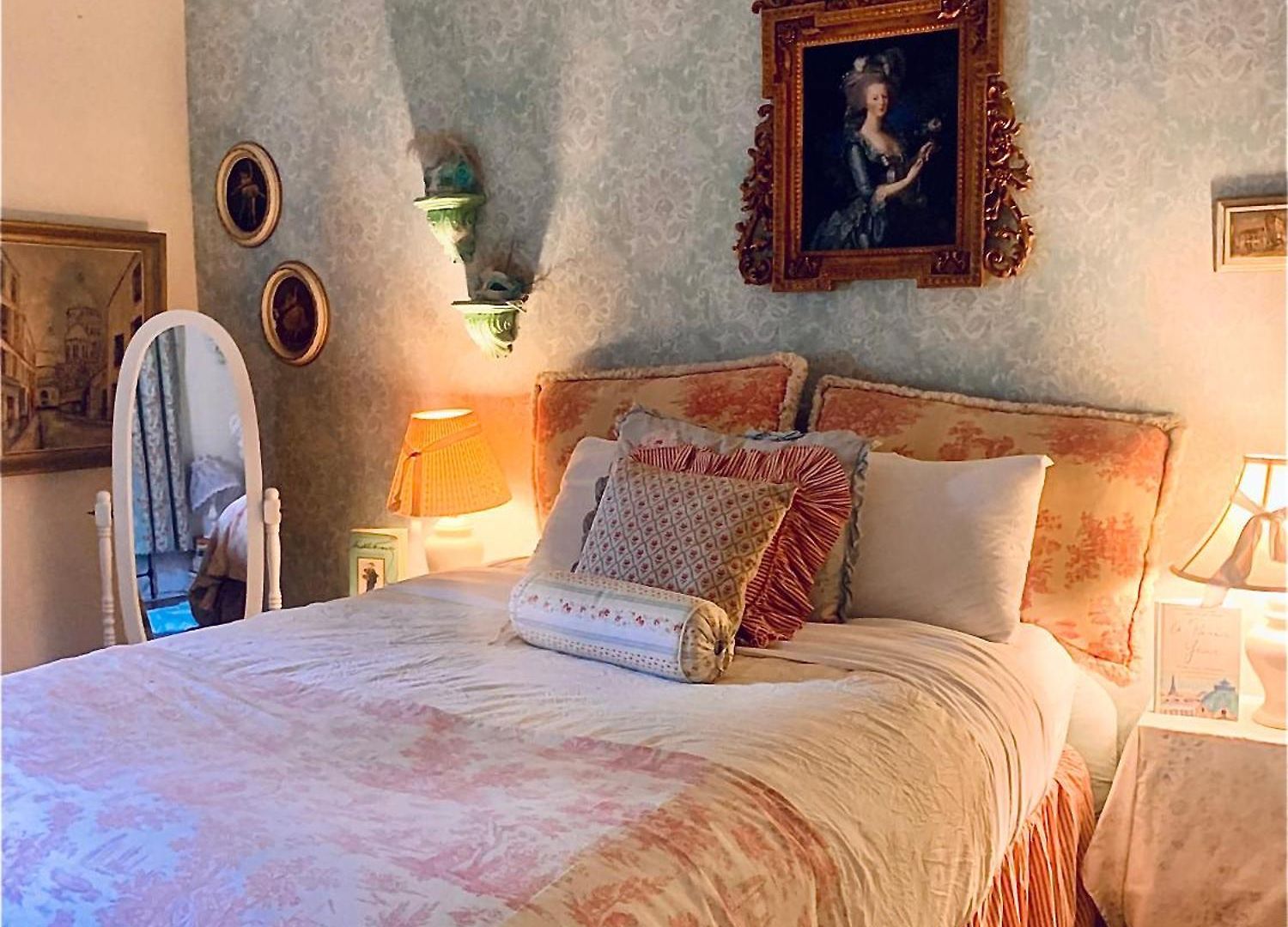 3br Gorgeous Paris Penthouse Sleeps 5 W Balcony, Fq, Streetcar!! Apartment New Orleans