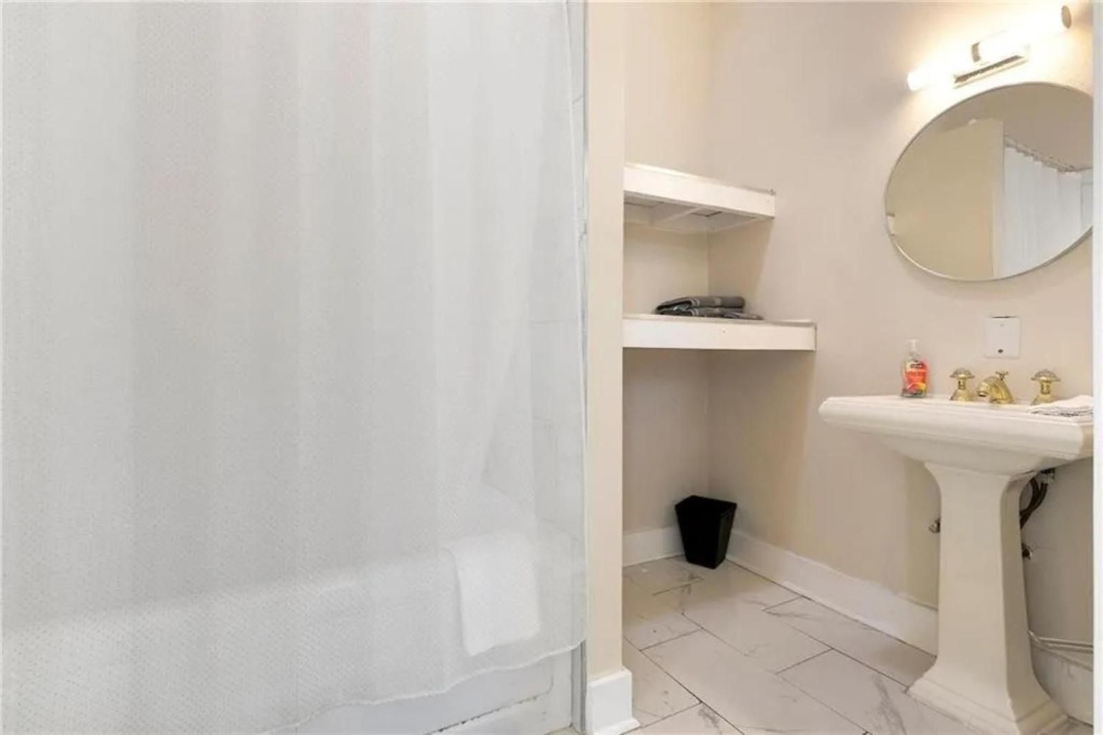 Spacious 4br Retreat Comfort & Style - Downstairs New Orleans