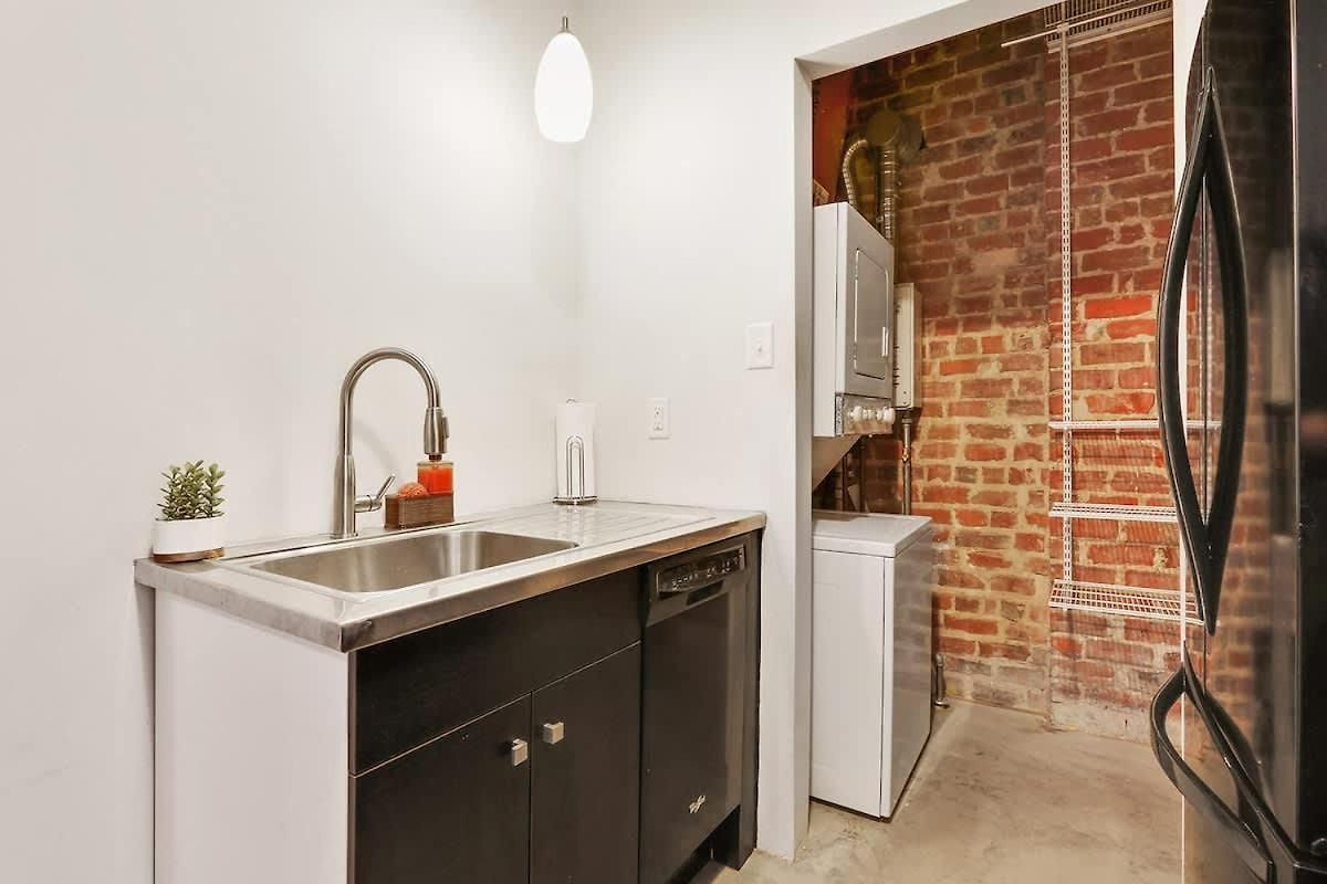 Apartment Modern One Bedroom With Balcony *