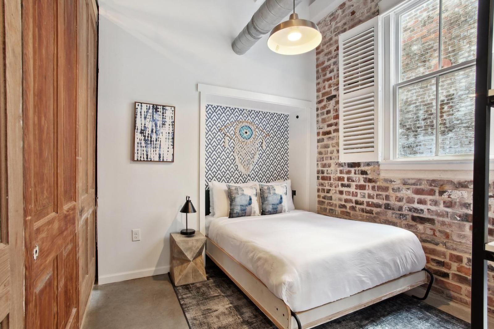 Apartment Warehouse District Lovely One Bedroom And Den *