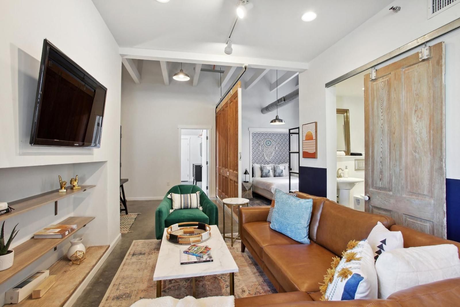 Warehouse District Lovely One Bedroom And Den Apartment New Orleans