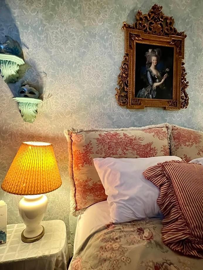 3br Gorgeous Paris Penthouse Sleeps 5 W Balcony, Fq, Streetcar!! Apartment
