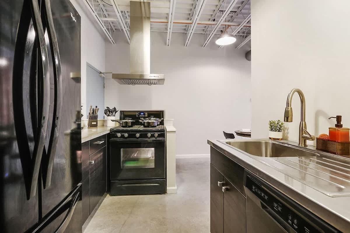 Apartment Modern One Bedroom With Balcony *