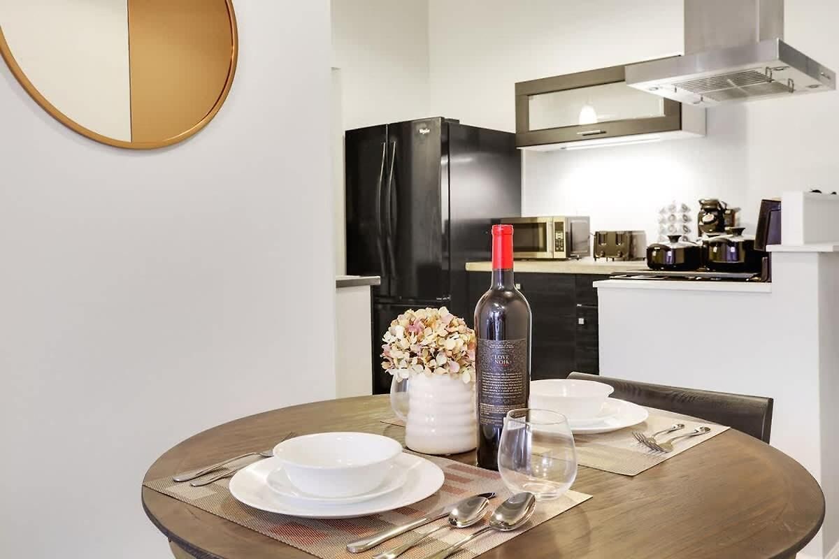 Apartment Modern One Bedroom With Balcony